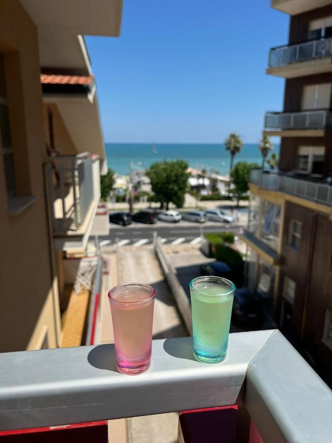 Bella Alba Apartment On The Beach Alba Adriatica Exterior foto
